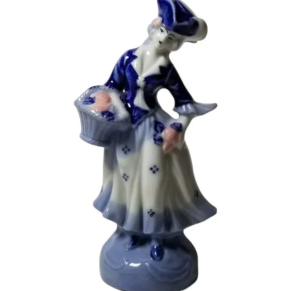 Vintage Blue & White Figurine Victorian Lady in Colonial Dress, Occupied Japan - Picture 12 of 12